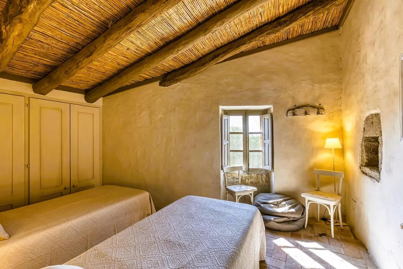Casa Rural Con Encanto 4 Bedrooms 8 Pax Riumors Villa